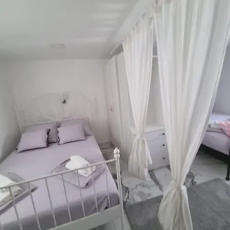 Apartamento Enjoy The Silence In Old Private Penthouse *