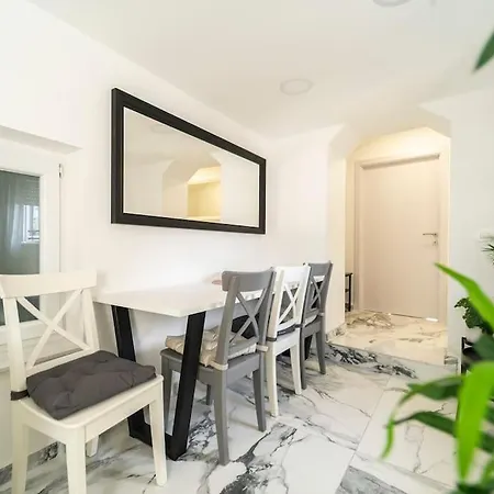 Enjoy The Silence In Old Private Penthouse Apartamento Zadar