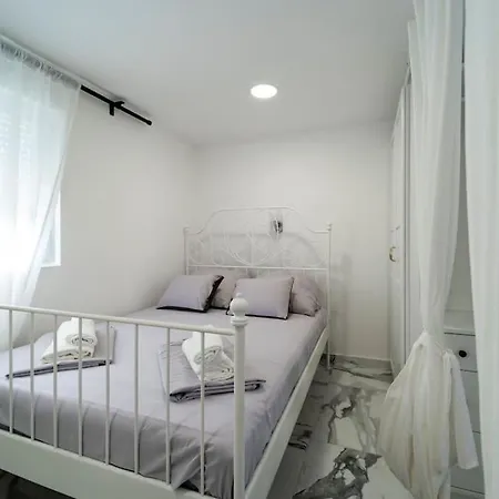 Apartamento Enjoy The Silence In Old Private Penthouse *