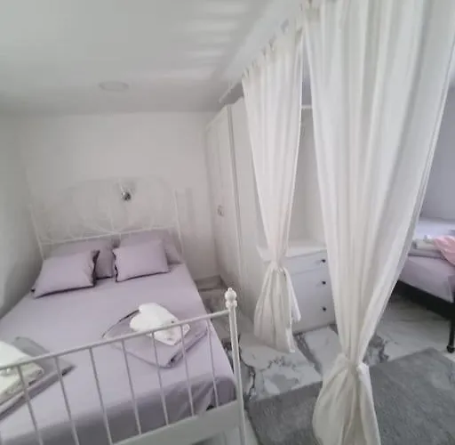 Apartman Enjoy The Silence In Old Private Penthouse *