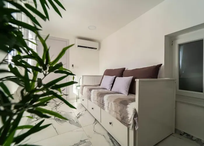Enjoy The Silence In Old Private Penthouse Apartman