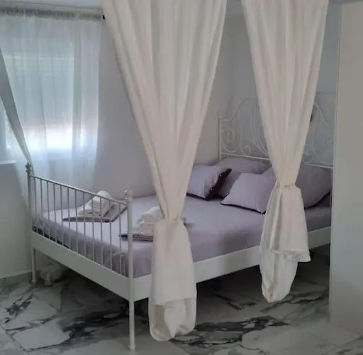 Enjoy The Silence In Old Private Penthouse Apartman *