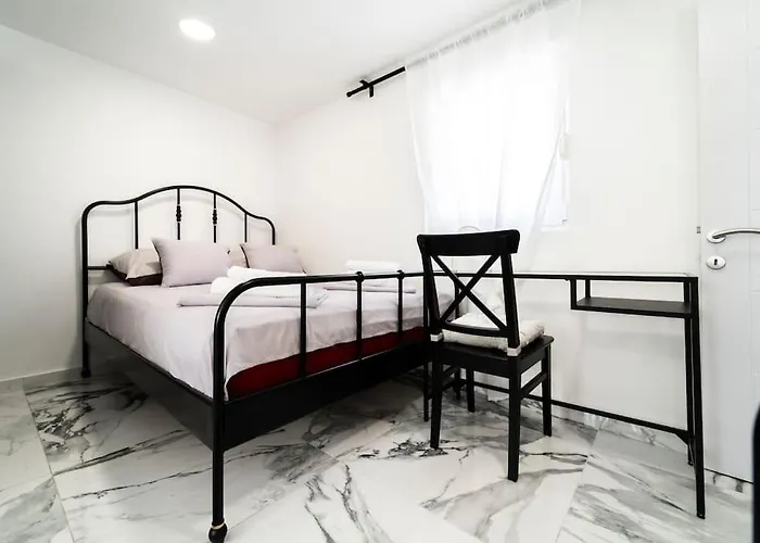 Enjoy The Silence In Old Private Penthouse Apartman