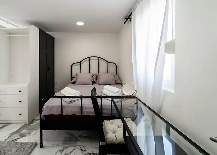 Enjoy The Silence In Old Private Penthouse Apartman