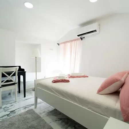 Enjoy The Silence In Old Private Penthouse * 자다르