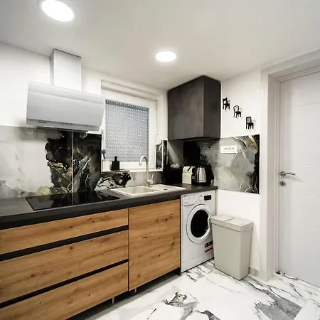 Enjoy The Silence In Old Private Penthouse *