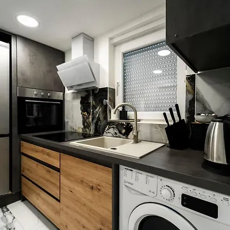 Enjoy The Silence In Old Private Penthouse Apartment *