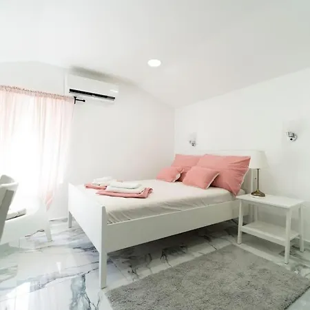 Apartment Enjoy The Silence In Old Private Penthouse Zadar