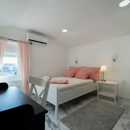 Enjoy The Silence In Old Private Penthouse *