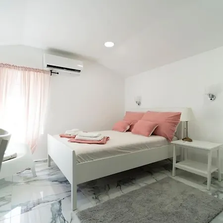 Enjoy The Silence In Old Private Penthouse *