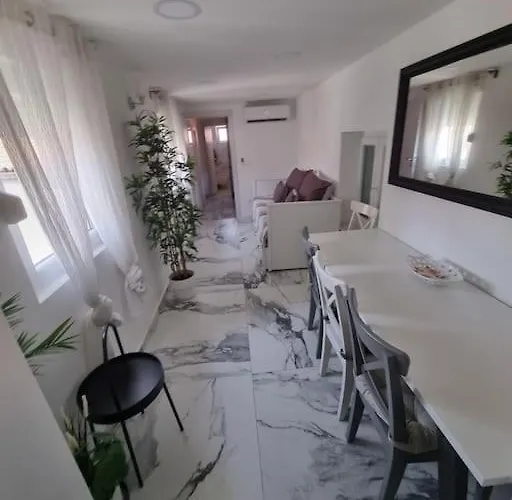 Enjoy The Silence In Old Private Penthouse *