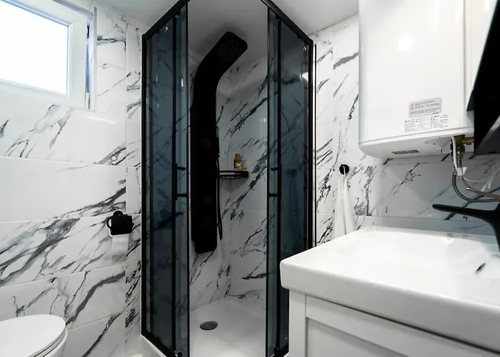 Апартаменты Enjoy The Silence In Old Private Penthouse *