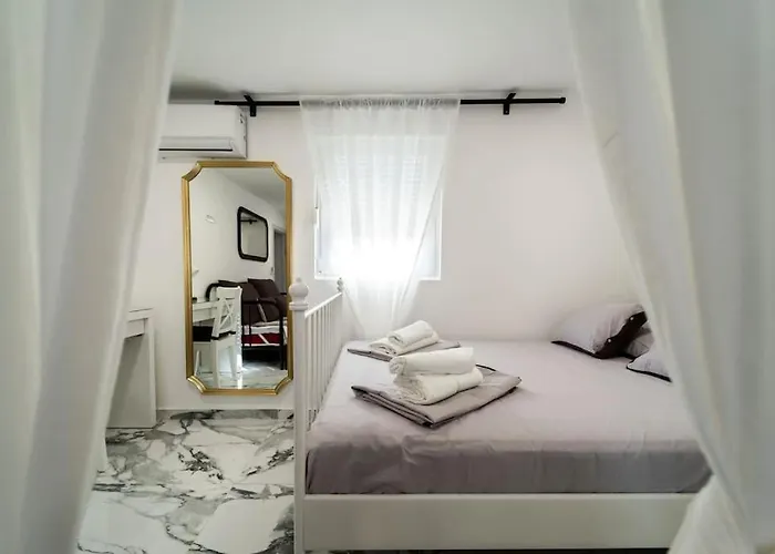 Enjoy The Silence In Old Private Penthouse *