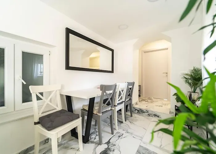 Enjoy The Silence In Old Private Penthouse Апартаменты Задар
