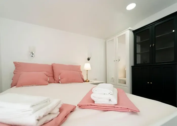 Апартаменты Enjoy The Silence In Old Private Penthouse