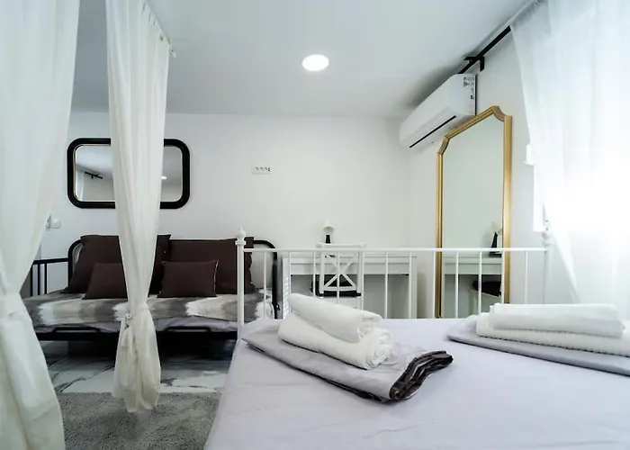 Enjoy The Silence In Old Private Penthouse *