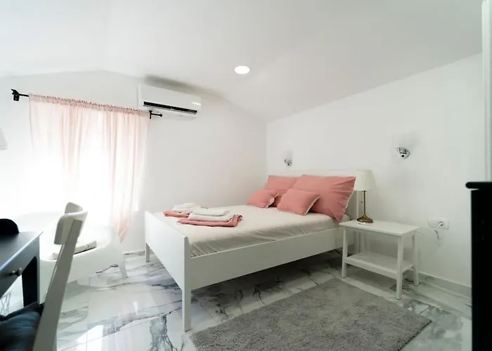 Enjoy The Silence In Old Private Penthouse *